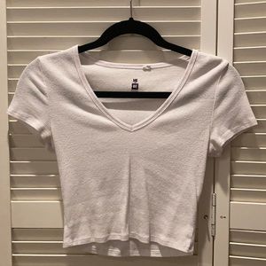 white cropped tee